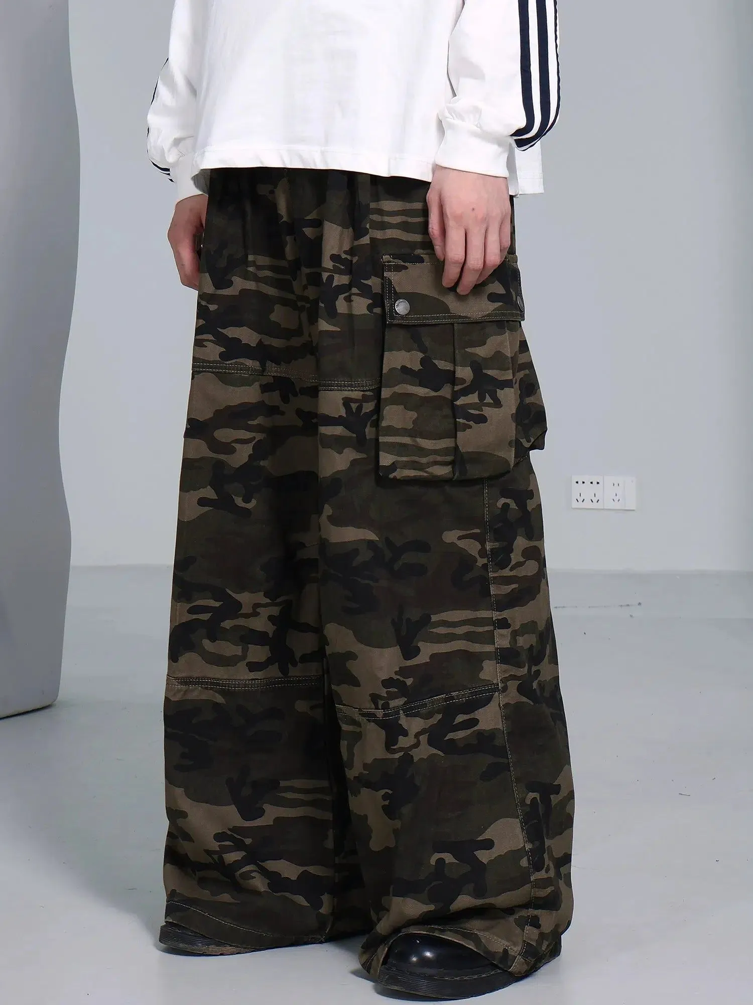 Camouflage Print Wide Leg Cargo Pants