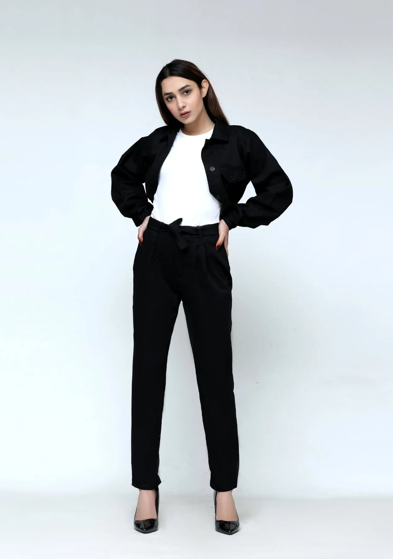 Cropped jacket with balloon sleeve - black