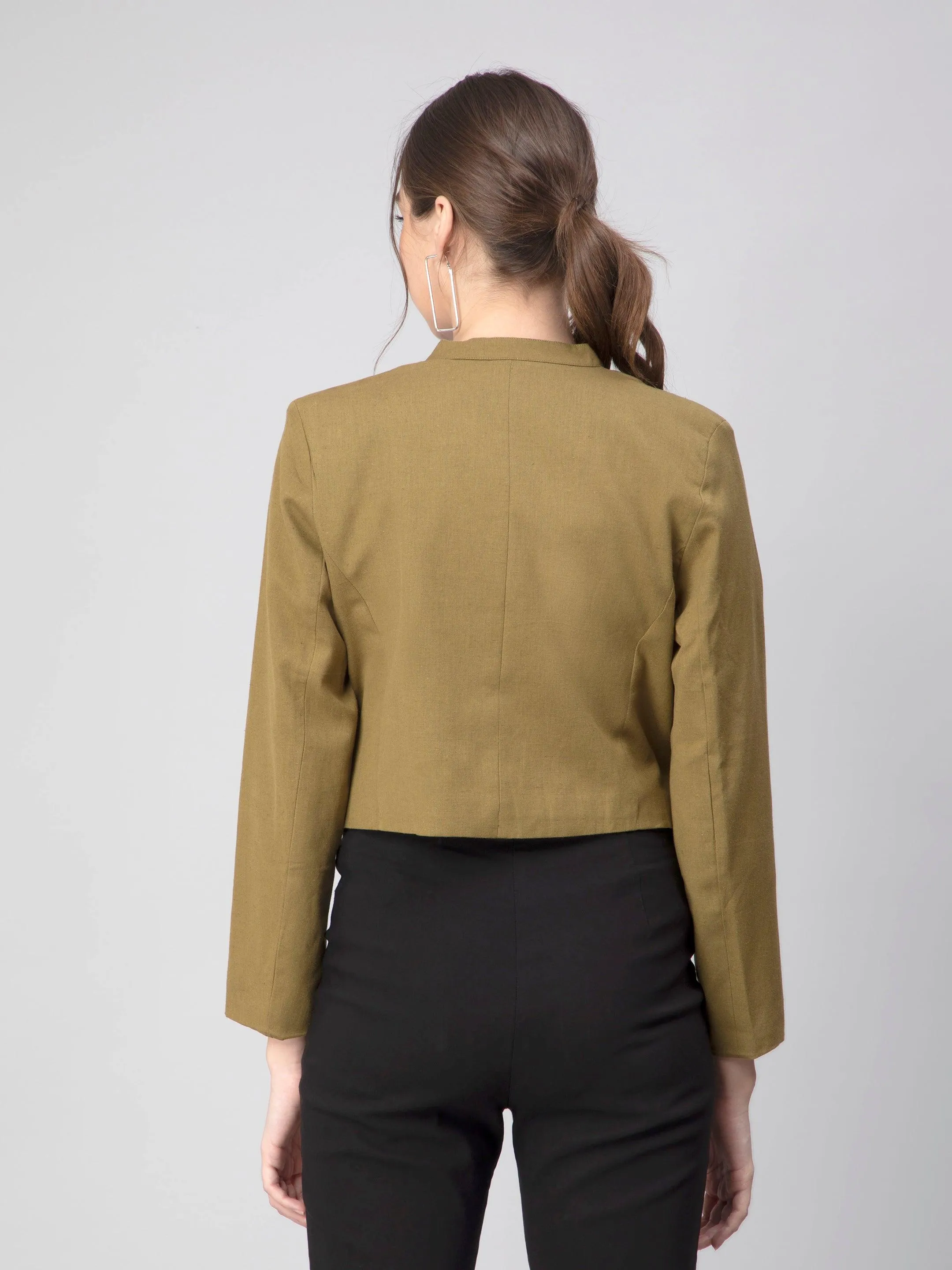 Indyvarna Green Cotton Cambric Crop Blazer: Casual Elegance with Mandarin Collar and Tailored Fit