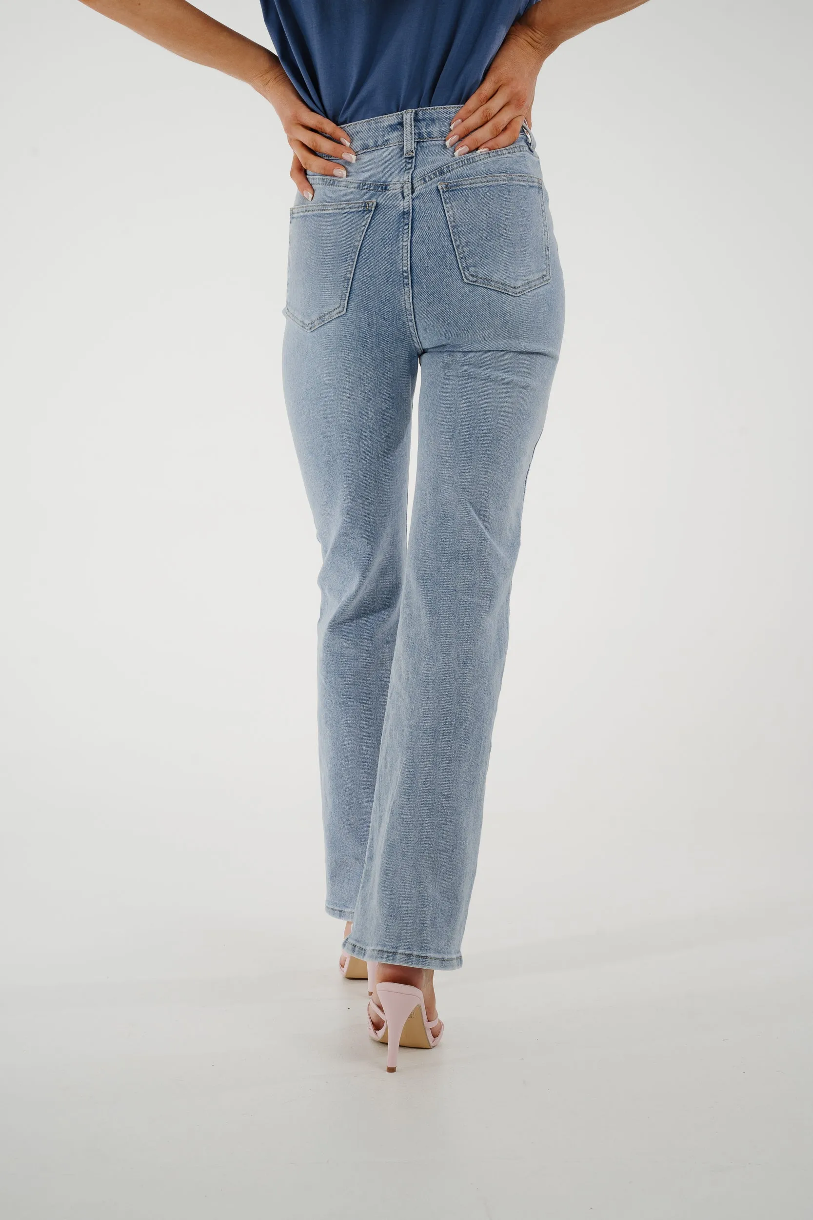 Lynne Straight Leg Jeans In Light Wash