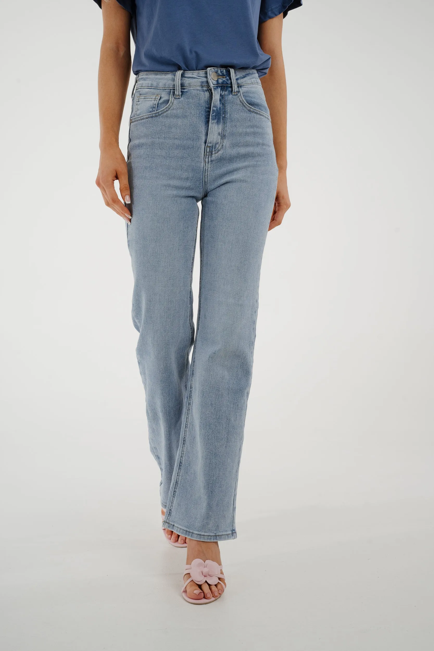 Lynne Straight Leg Jeans In Light Wash