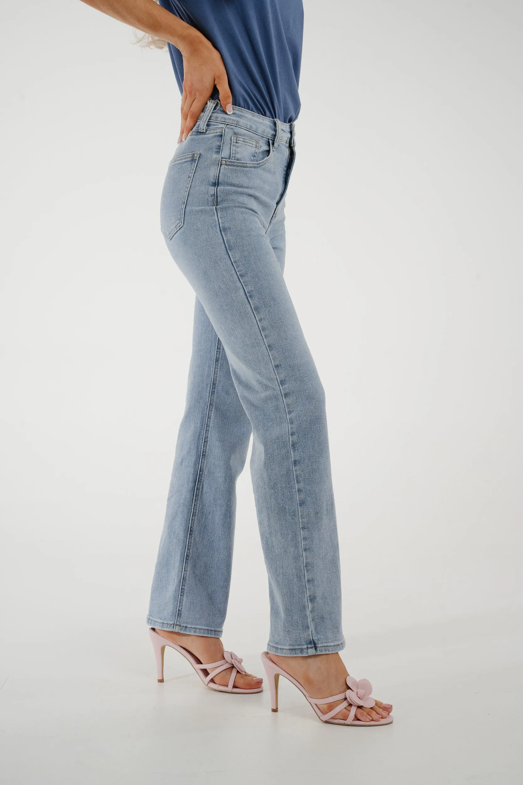 Lynne Straight Leg Jeans In Light Wash