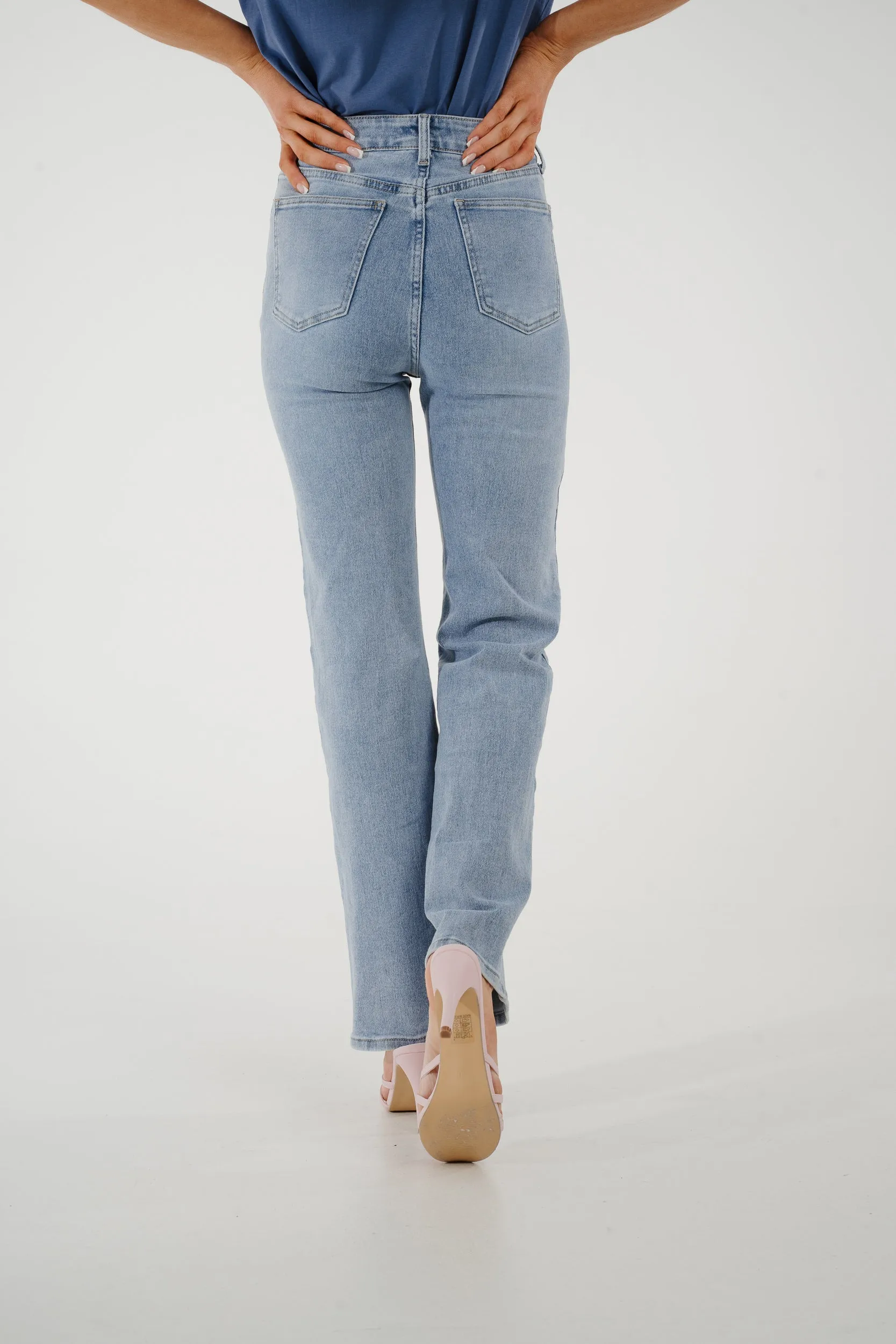 Lynne Straight Leg Jeans In Light Wash