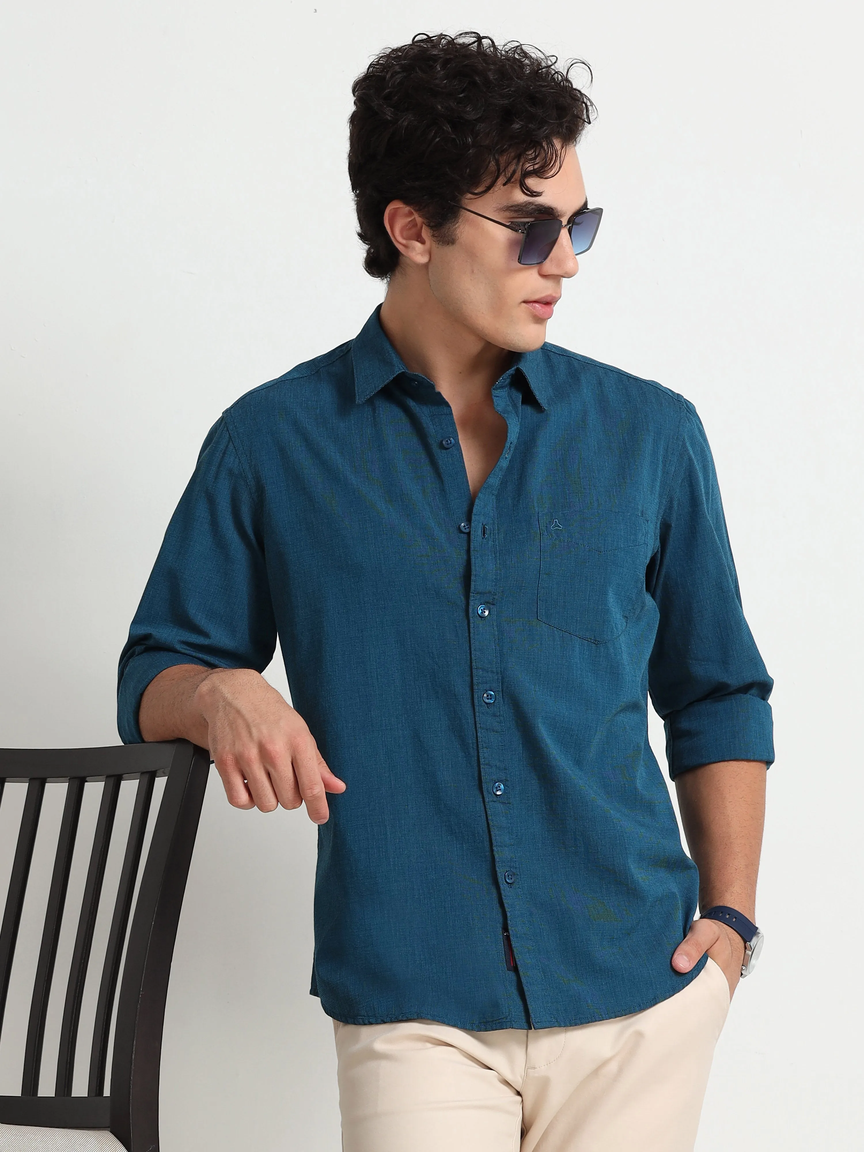 MEN'S COBALT BLUE  SOLID SLIM FIT SHIRT