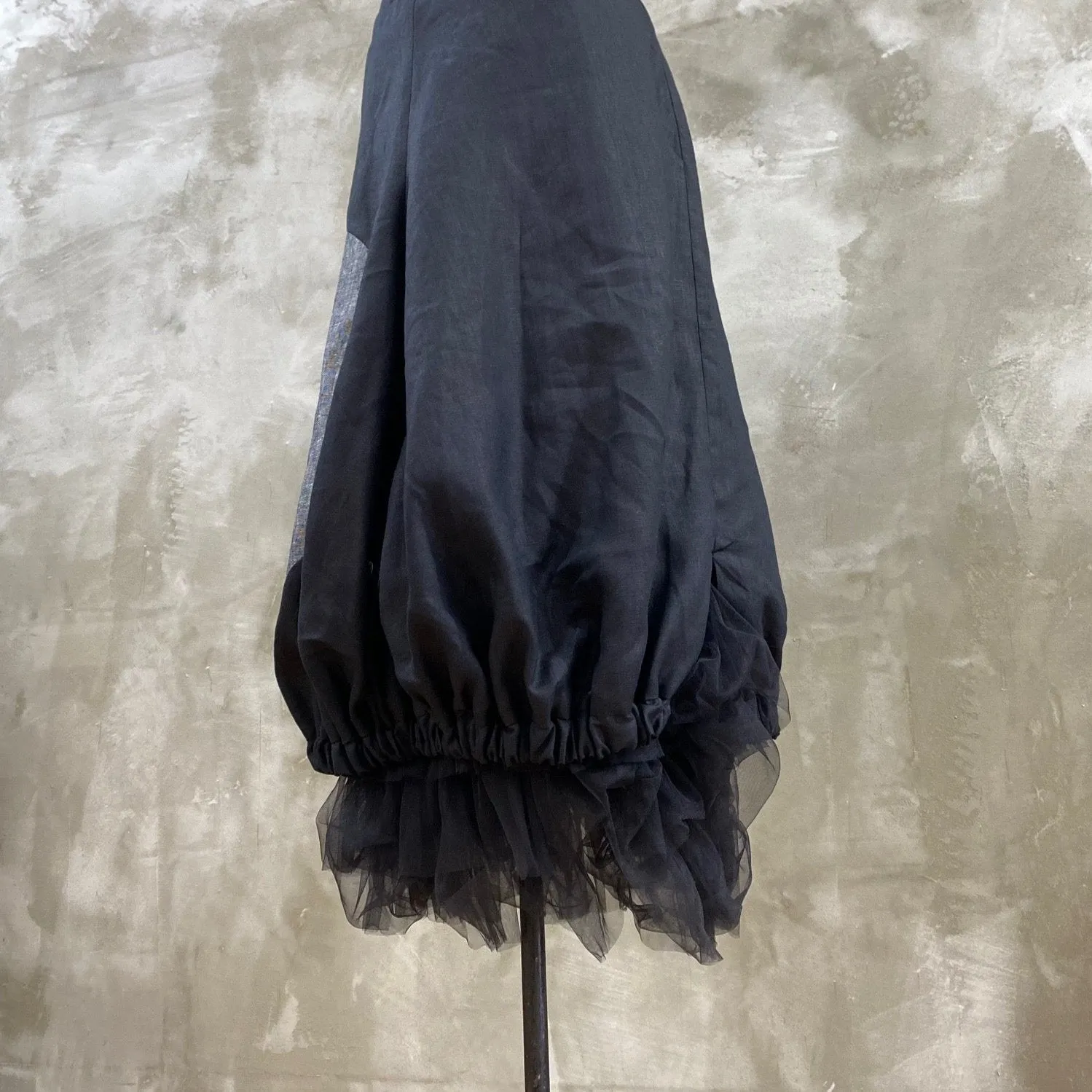 The Zentrum Skirt - Black w. Charcoal Marle